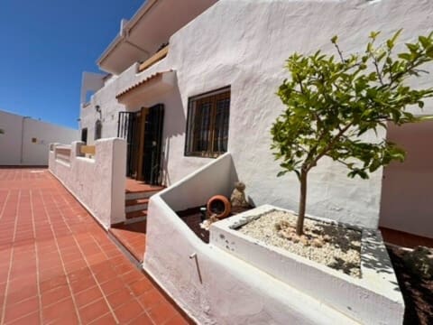 2 sovrum Lägenhet till salu i Los Cristianos med pool - 265 000 € (Ref: 9961963)