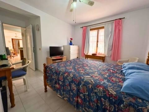 2 soverom Leilighet til salgs i Los Cristianos, Arona med svømmebasseng - € 265 000 (Ref: 9961963)