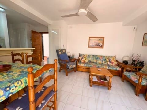 2 soverom Leilighet til salgs i Los Cristianos, Arona med svømmebasseng - € 265 000 (Ref: 9961963)