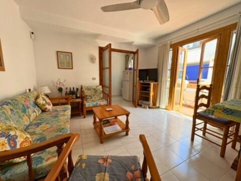 2 soverom Leilighet til salgs i Los Cristianos, Arona med svømmebasseng - € 265 000 (Ref: 9961963)