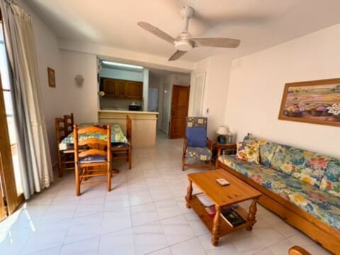 2 soverom Leilighet til salgs i Los Cristianos, Arona med svømmebasseng - € 265 000 (Ref: 9961963)