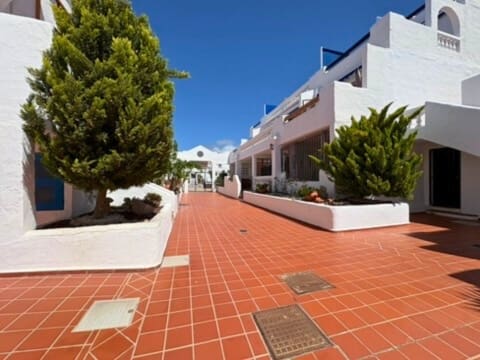 2 sovrum Lägenhet till salu i Los Cristianos med pool - 265 000 € (Ref: 9961963)