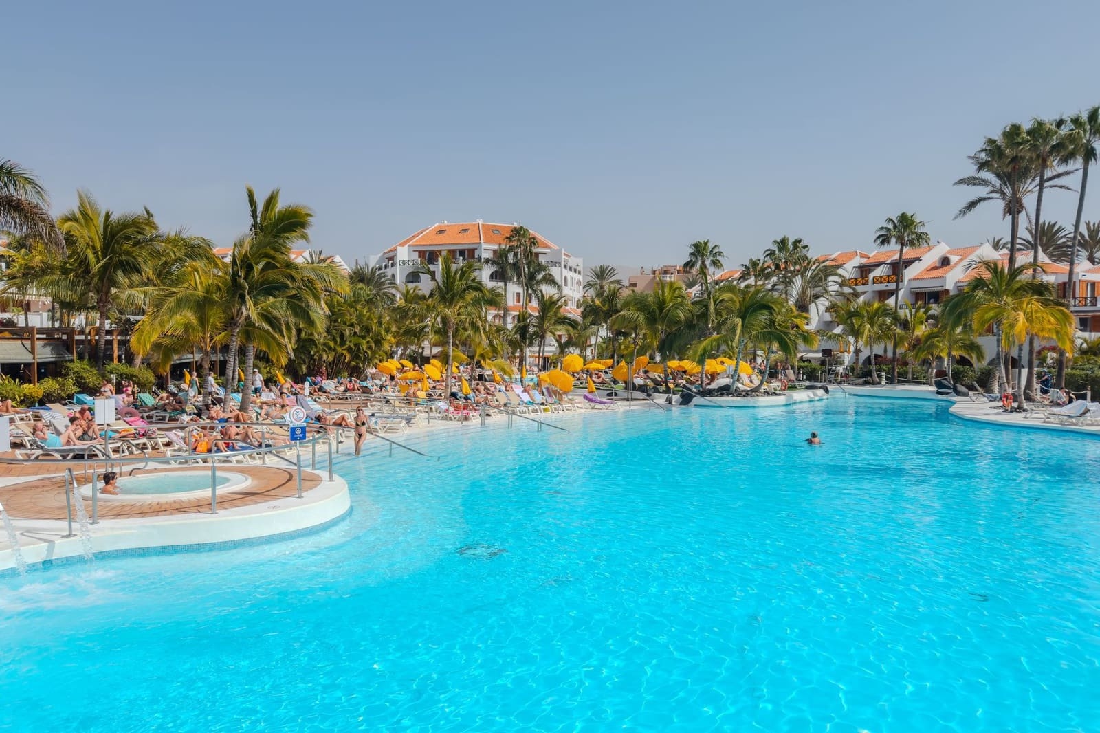 1 sypialnia Apartament na sprzedaż w Playa de las Americas z basenem - 520 000 € (Ref: 9961964)