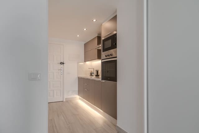 Lejlighed til salg i Los Cristianos, Arona med swimmingpool - € 199.000 (Ref: 9961965)