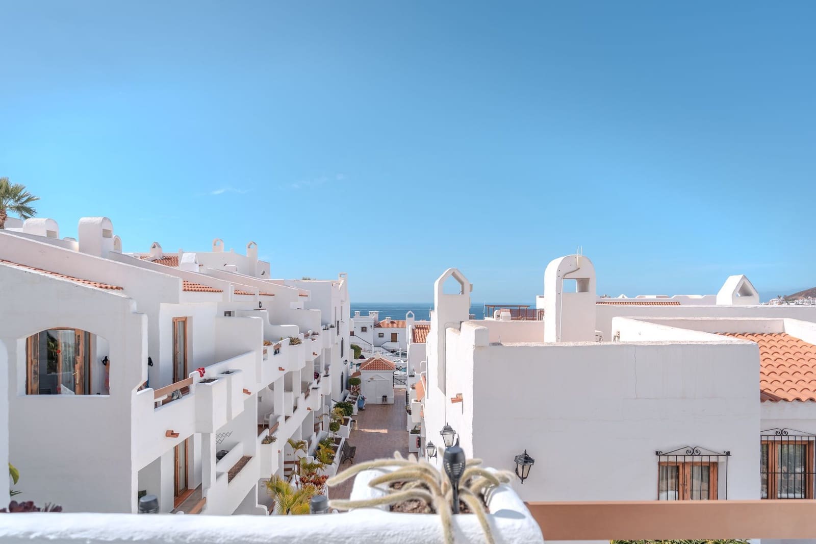 Appartement te koop in Los Cristianos met zwembad - € 199.000 (Ref: 9961965)