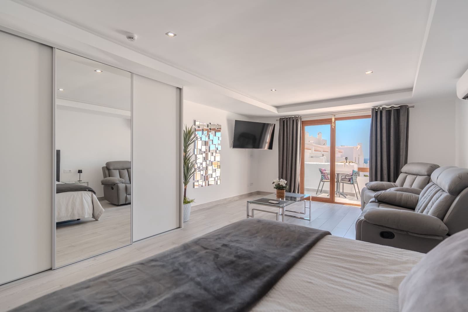 Appartement te koop in Los Cristianos met zwembad - € 199.000 (Ref: 9961965)