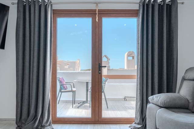 Lejlighed til salg i Los Cristianos, Arona med swimmingpool - € 199.000 (Ref: 9961965)