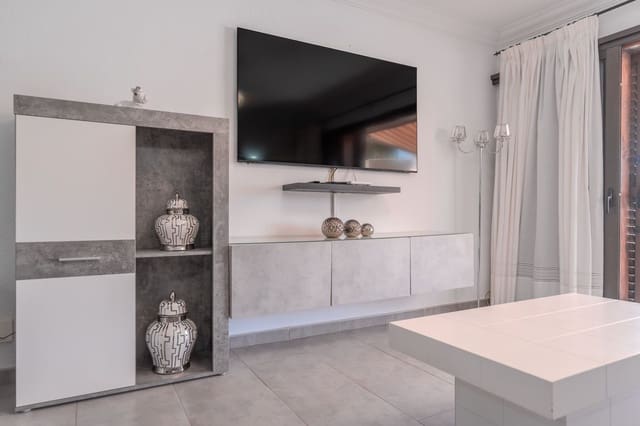 1 soveværelse Lejlighed til salg i Los Cristianos, Arona med swimmingpool - € 315.000 (Ref: 9961968)