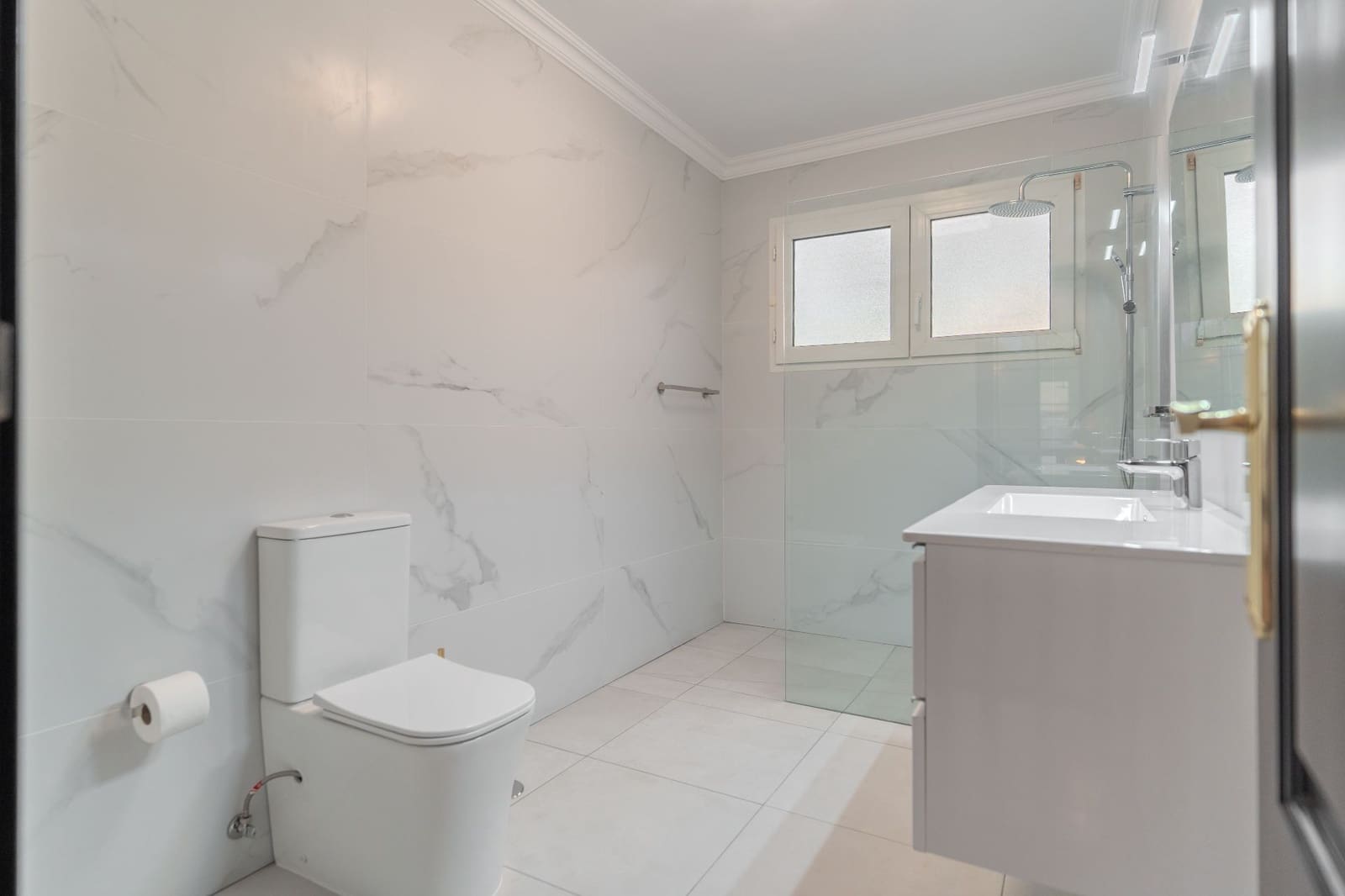 5 soverom Villa til salgs i Chayofa med svømmebasseng garasje - € 1 250 000 (Ref: 9961969)