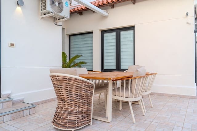 5 soverom Villa til salgs i Chayofa, Arona med svømmebasseng garasje - € 1 250 000 (Ref: 9961969)