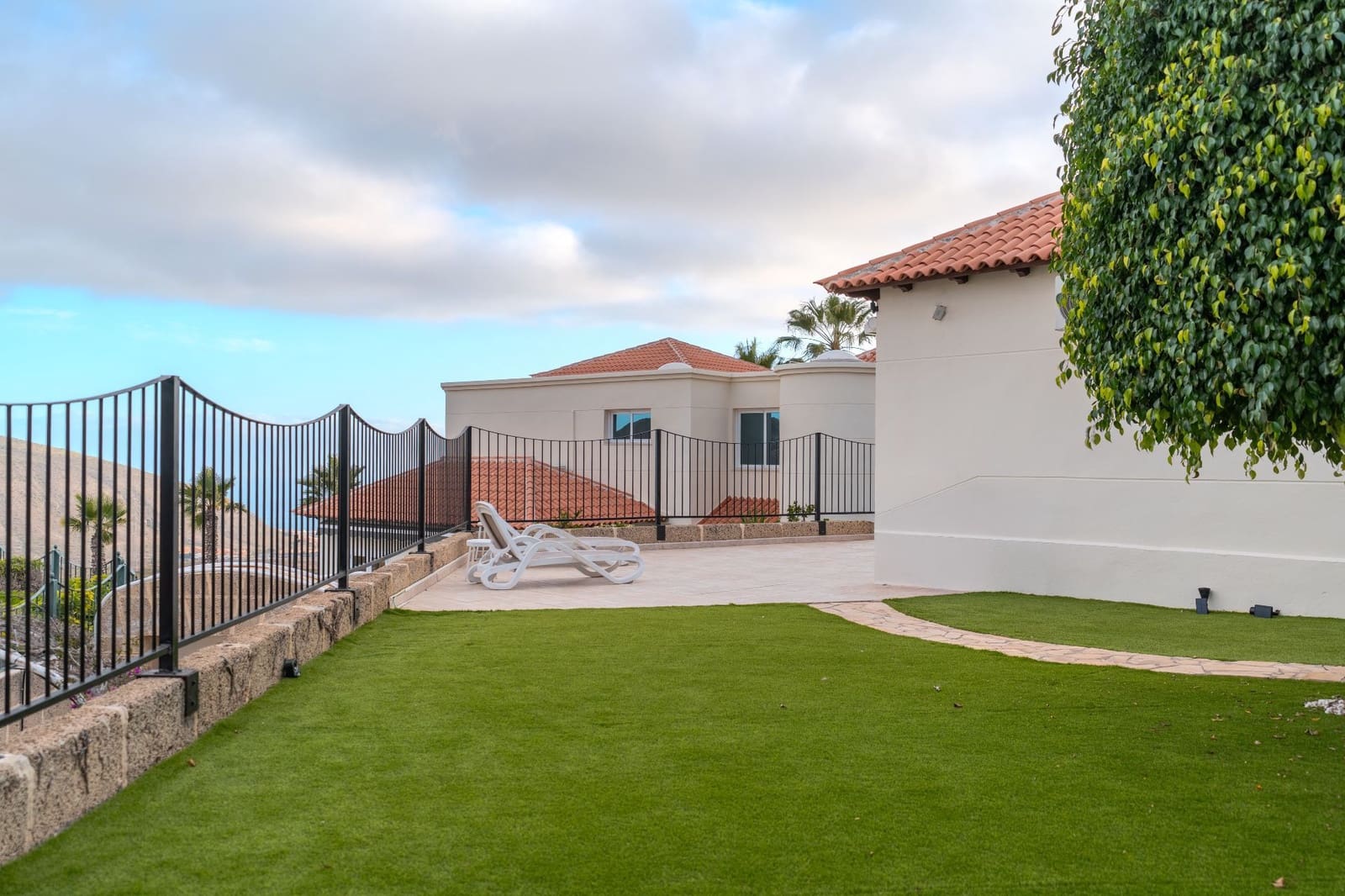 5 soverom Villa til salgs i Chayofa med svømmebasseng garasje - € 1 250 000 (Ref: 9961969)