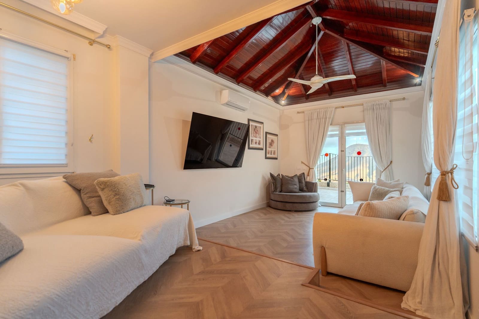 5 soverom Villa til salgs i Chayofa med svømmebasseng garasje - € 1 250 000 (Ref: 9961969)