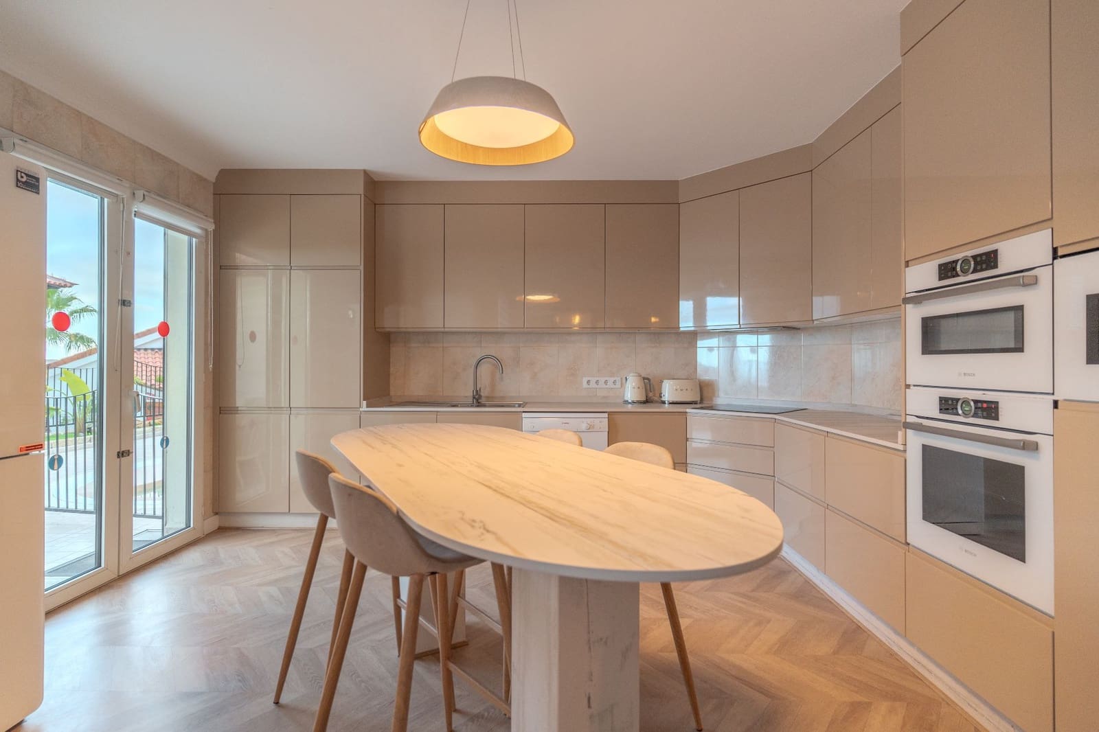 5 soverom Villa til salgs i Chayofa med svømmebasseng garasje - € 1 250 000 (Ref: 9961969)