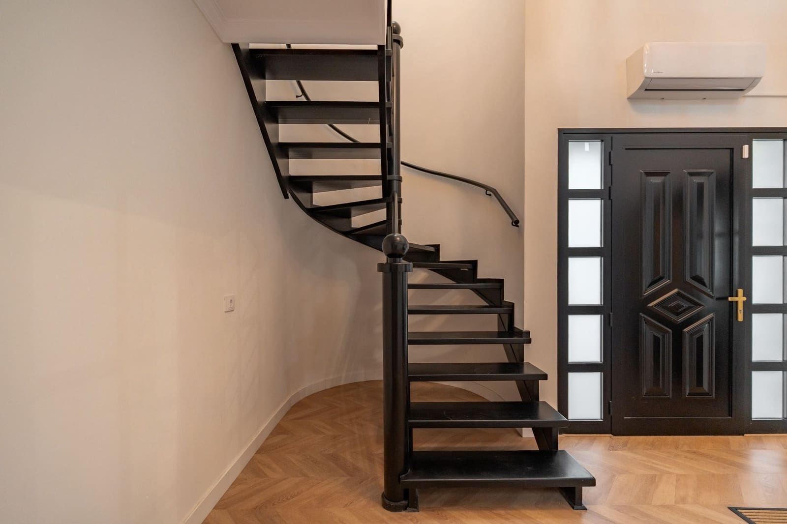 5 soverom Villa til salgs i Chayofa med svømmebasseng garasje - € 1 250 000 (Ref: 9961969)