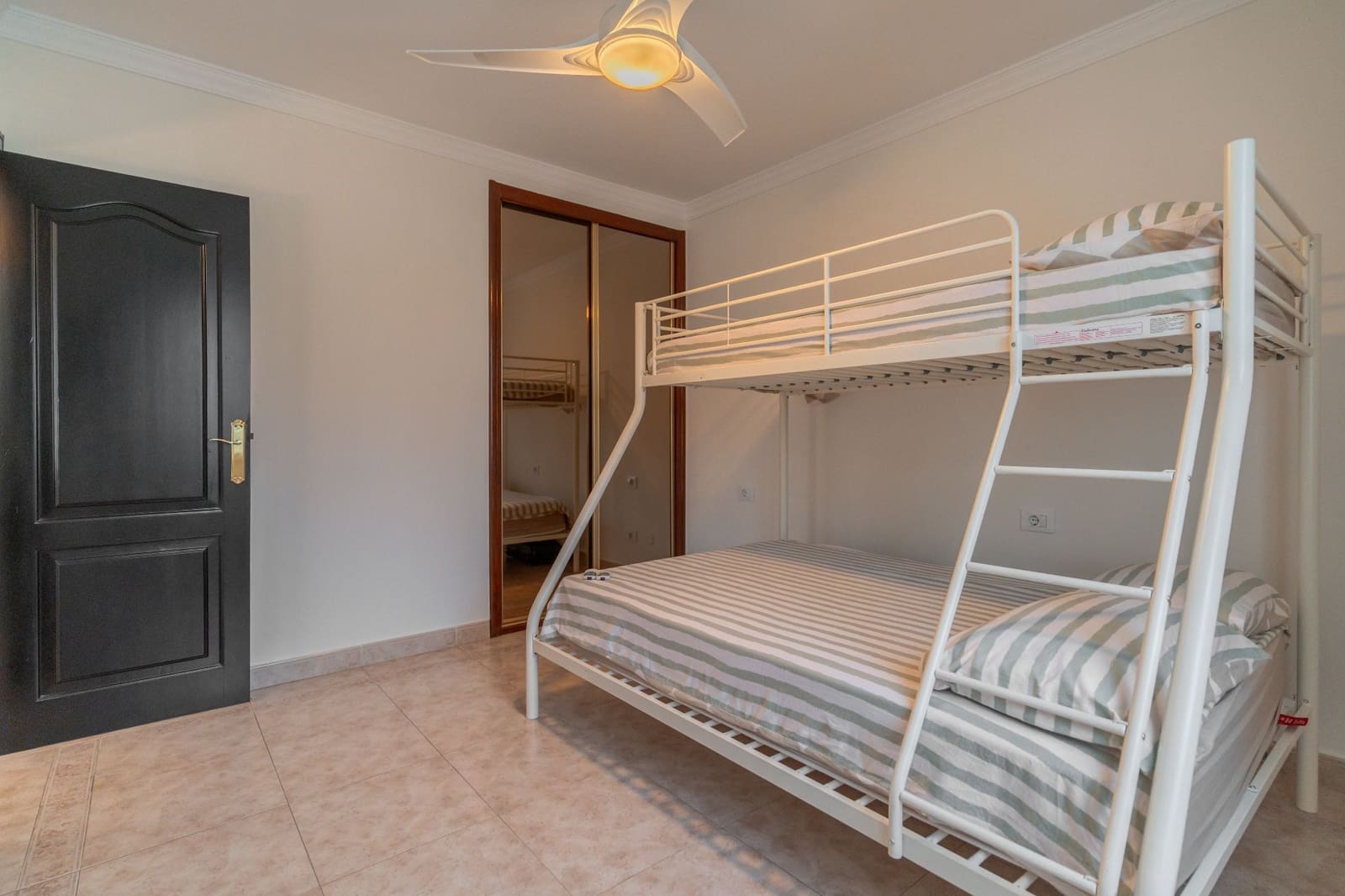 5 soverom Villa til salgs i Chayofa med svømmebasseng garasje - € 1 250 000 (Ref: 9961969)