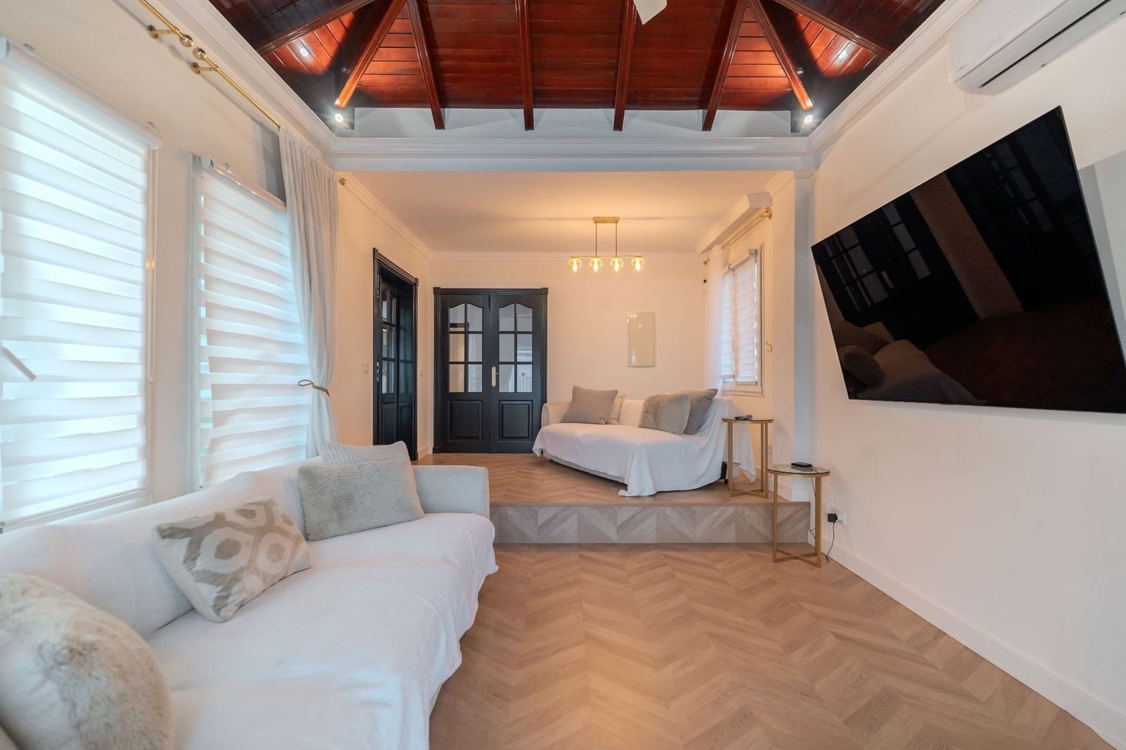 5 soverom Villa til salgs i Chayofa med svømmebasseng garasje - € 1 250 000 (Ref: 9961969)