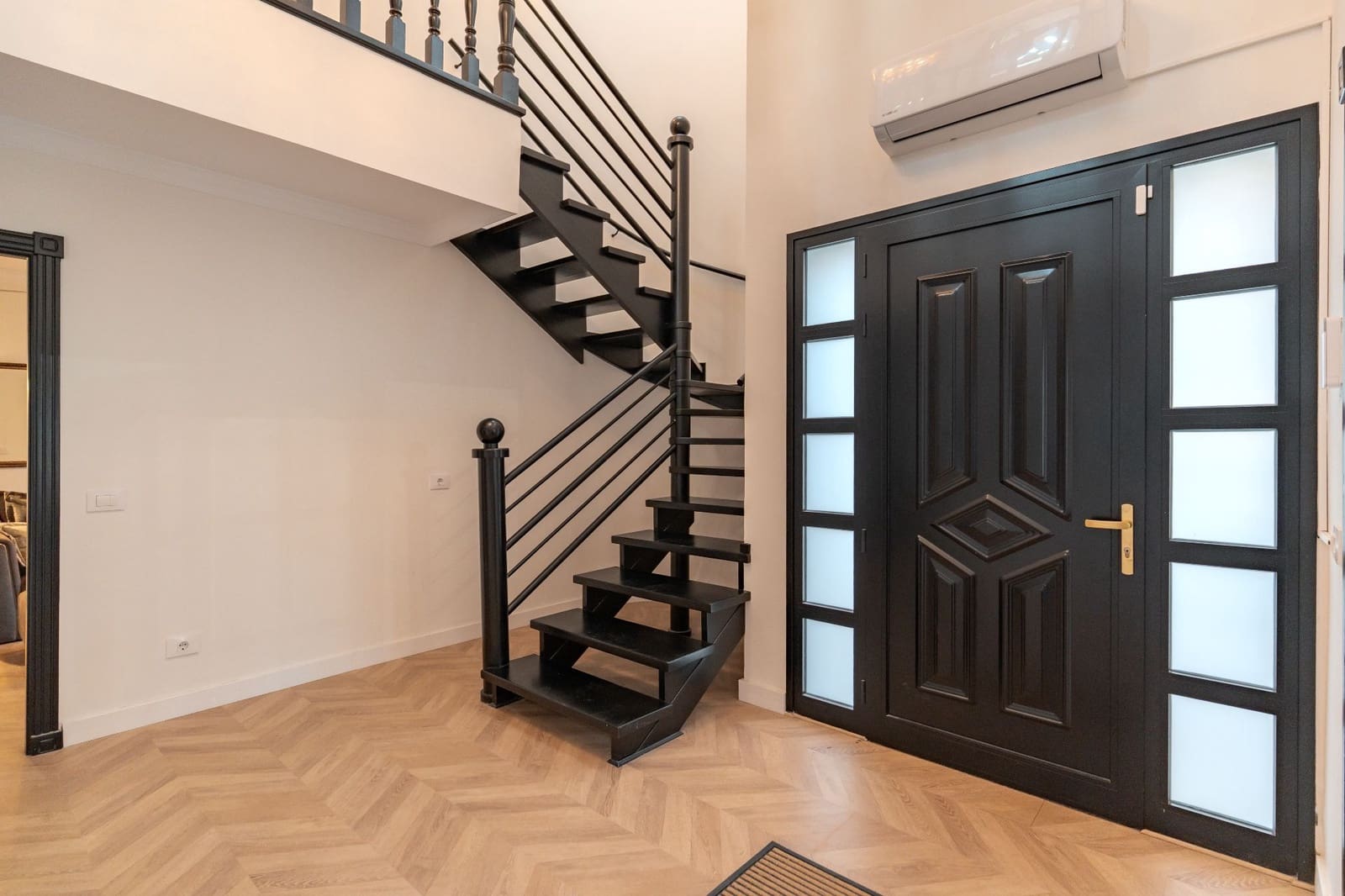 5 soverom Villa til salgs i Chayofa med svømmebasseng garasje - € 1 250 000 (Ref: 9961969)