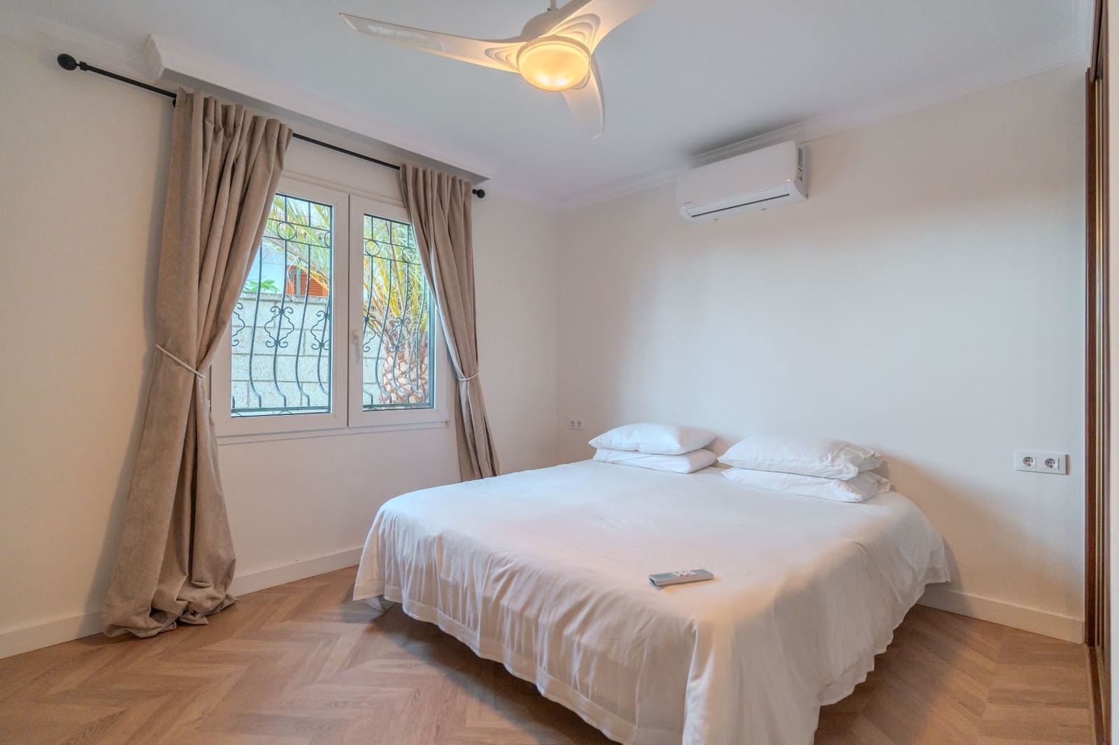 5 soverom Villa til salgs i Chayofa med svømmebasseng garasje - € 1 250 000 (Ref: 9961969)