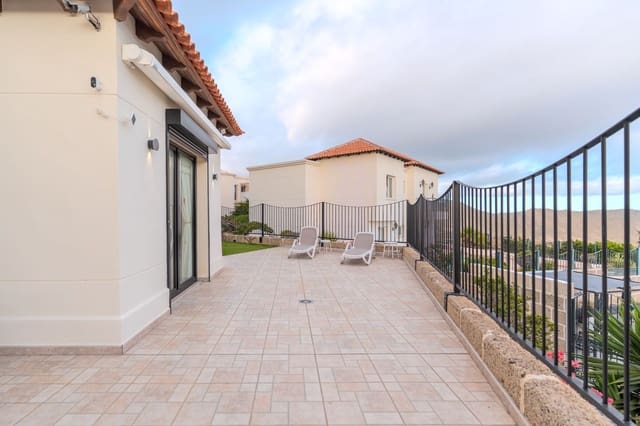 5 soverom Villa til salgs i Chayofa, Arona med svømmebasseng garasje - € 1 250 000 (Ref: 9961969)