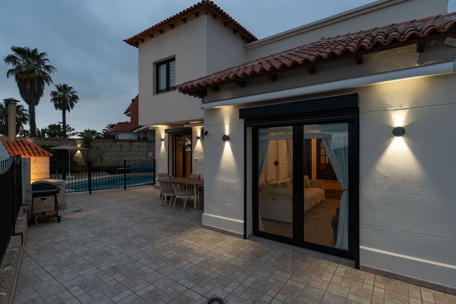 5 soverom Villa til salgs i Chayofa med svømmebasseng garasje - € 1 250 000 (Ref: 9961969)