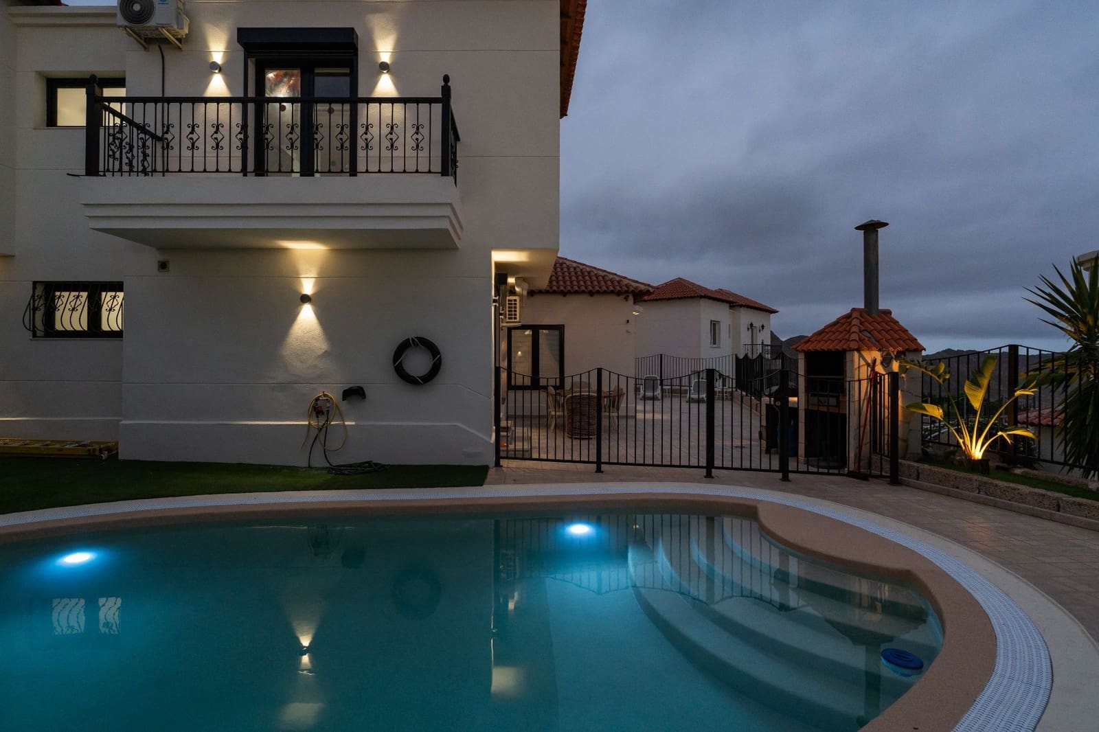 5 soverom Villa til salgs i Chayofa med svømmebasseng garasje - € 1 250 000 (Ref: 9961969)