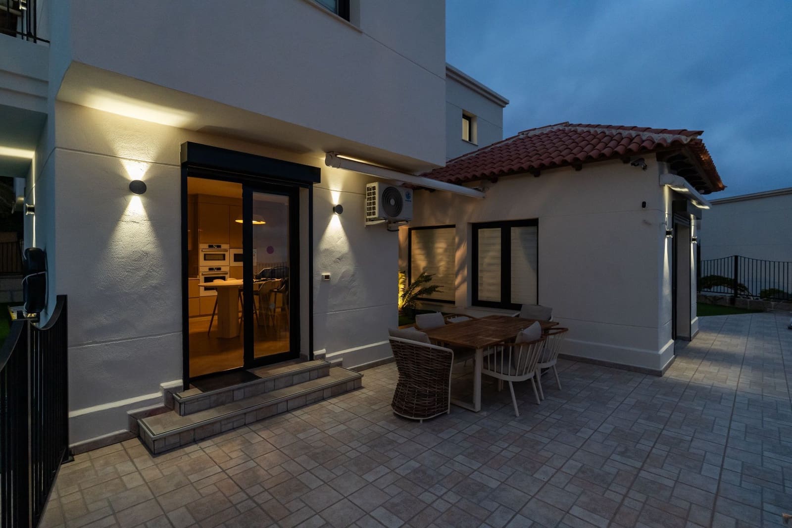 5 soverom Villa til salgs i Chayofa med svømmebasseng garasje - € 1 250 000 (Ref: 9961969)