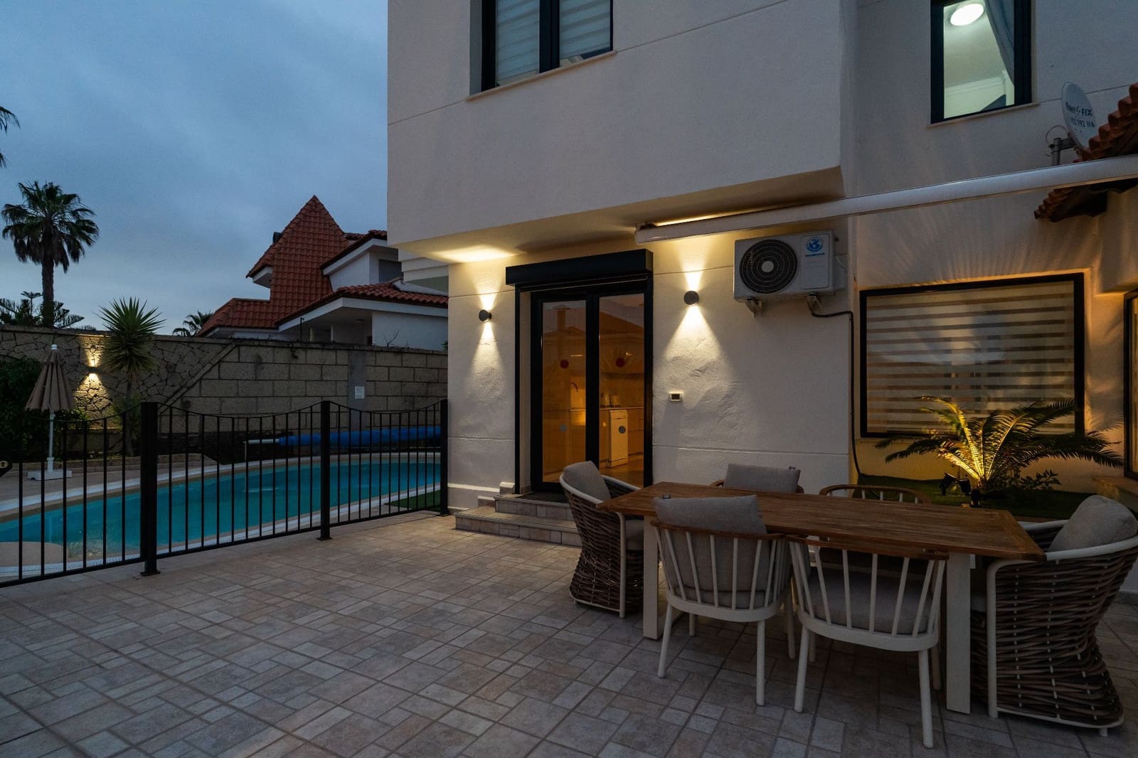 5 soverom Villa til salgs i Chayofa med svømmebasseng garasje - € 1 250 000 (Ref: 9961969)