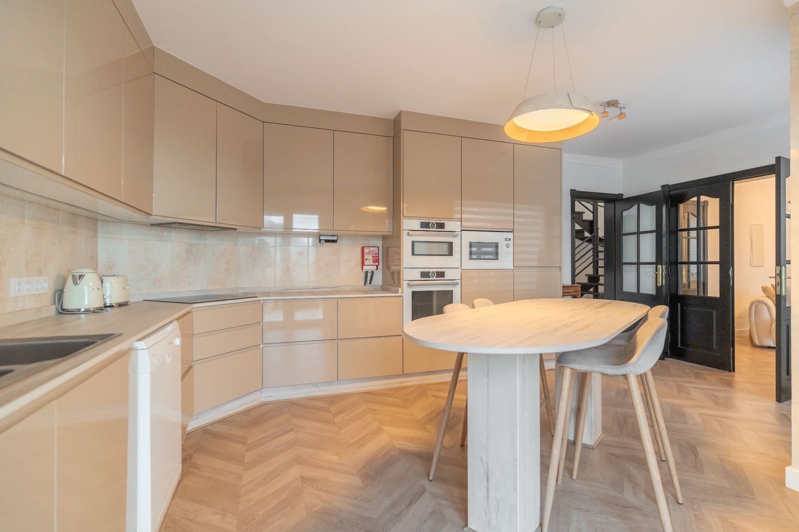 5 soverom Villa til salgs i Chayofa med svømmebasseng garasje - € 1 250 000 (Ref: 9961969)