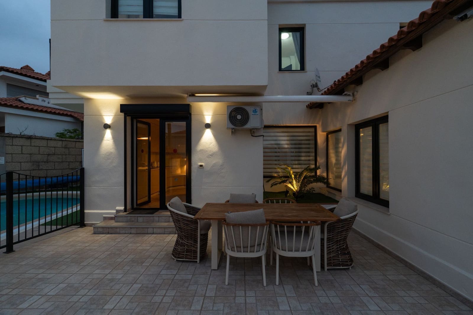 5 soverom Villa til salgs i Chayofa med svømmebasseng garasje - € 1 250 000 (Ref: 9961969)