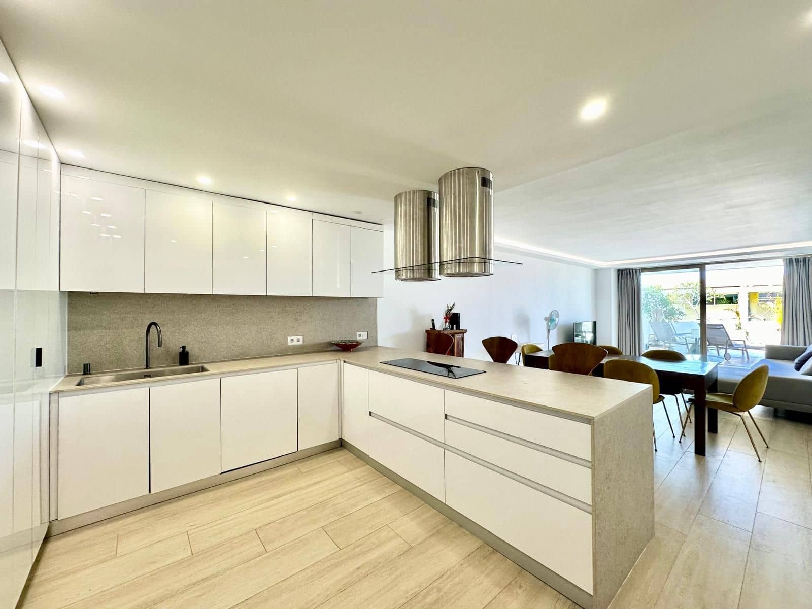 3 sypialnia Bungalow na sprzedaż w Costa Adeje z basenem garażem - 580 000 € (Ref: 9964683)