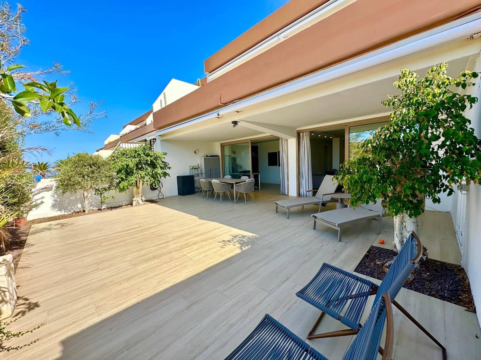 3 sypialnia Bungalow na sprzedaż w Costa Adeje z basenem garażem - 580 000 € (Ref: 9964683)