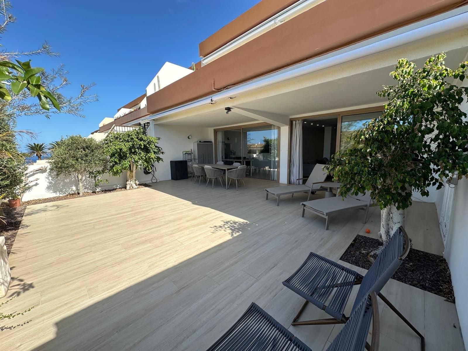 3 sypialnia Bungalow na sprzedaż w Costa Adeje z basenem garażem - 580 000 € (Ref: 9964683)