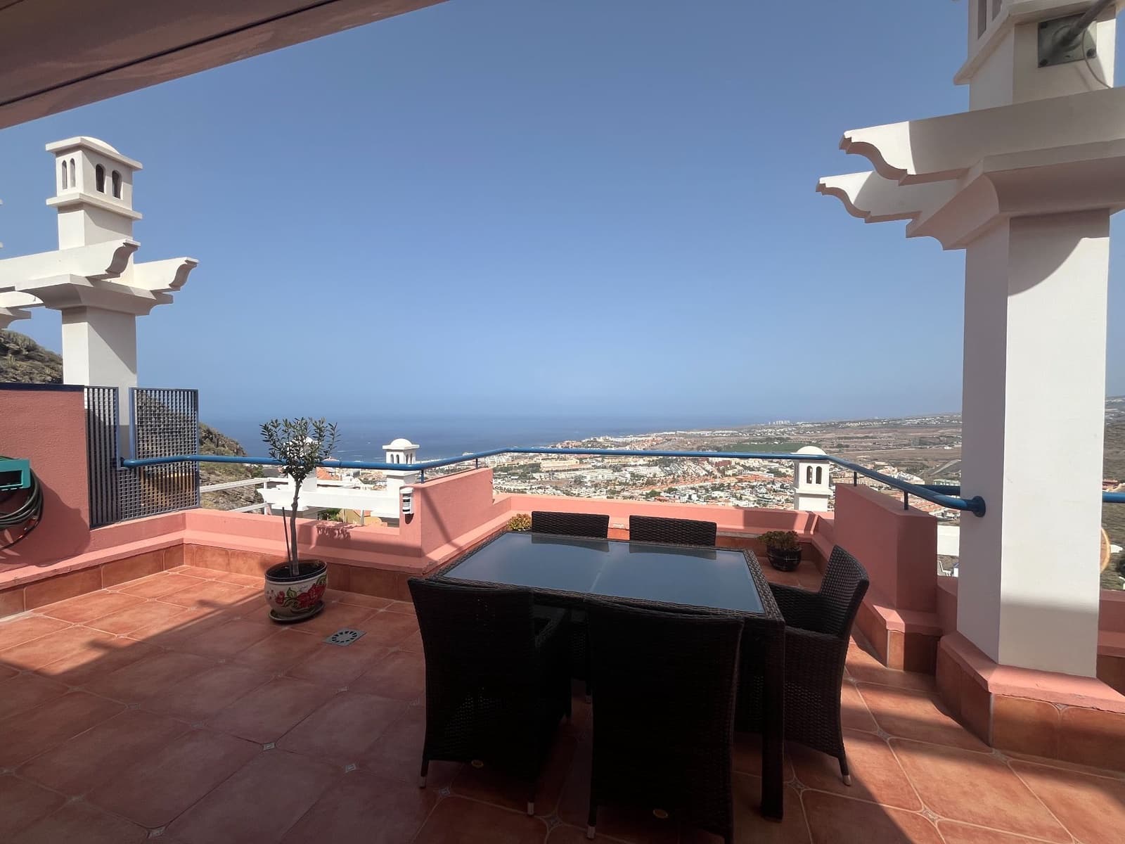 2 soverom Leilighet til salgs i Costa Adeje med svømmebasseng garasje - € 459 000 (Ref: 9996600)