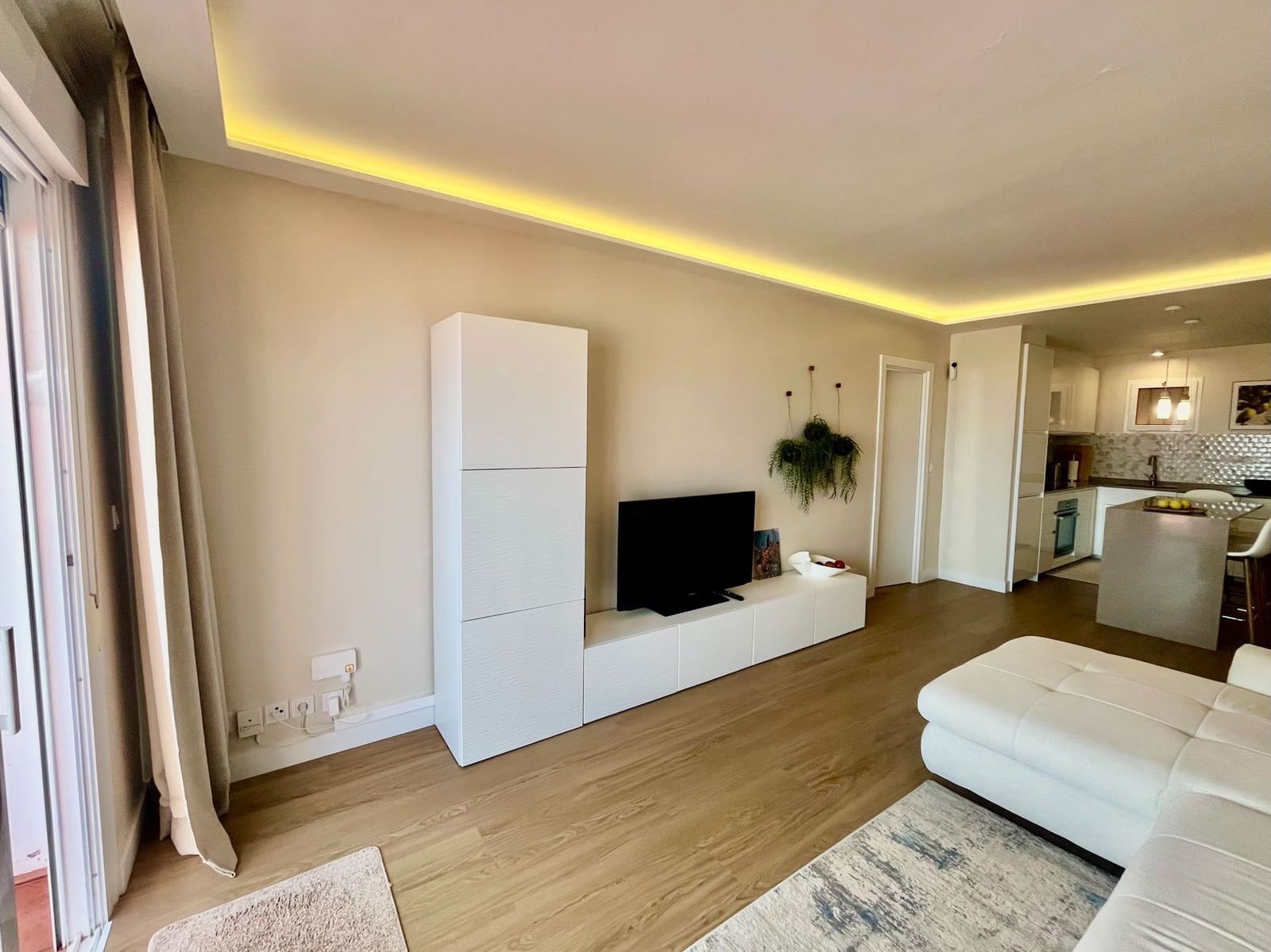 2 soverom Leilighet til salgs i Costa Adeje med svømmebasseng garasje - € 459 000 (Ref: 9996600)