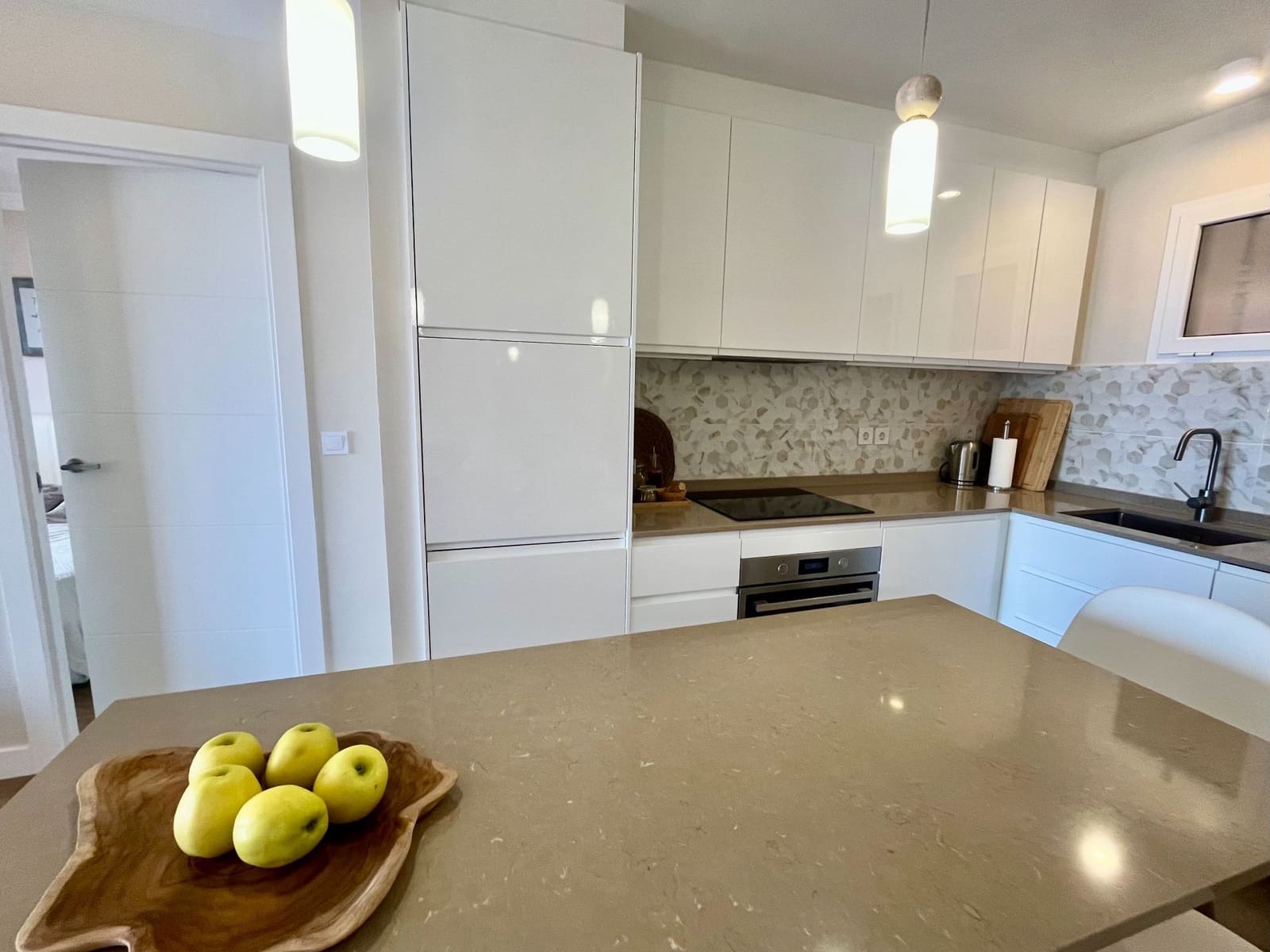 2 soverom Leilighet til salgs i Costa Adeje med svømmebasseng garasje - € 459 000 (Ref: 9996600)