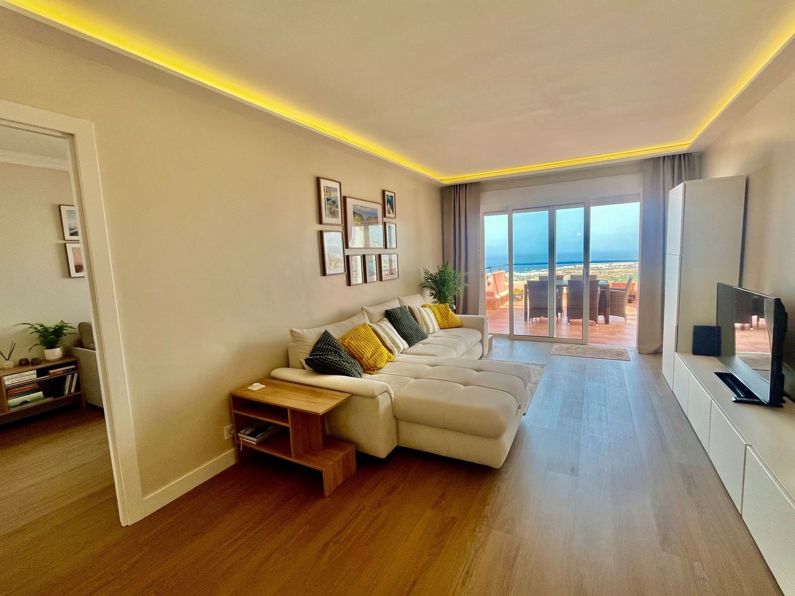 2 soverom Leilighet til salgs i Costa Adeje med svømmebasseng garasje - € 459 000 (Ref: 9996600)