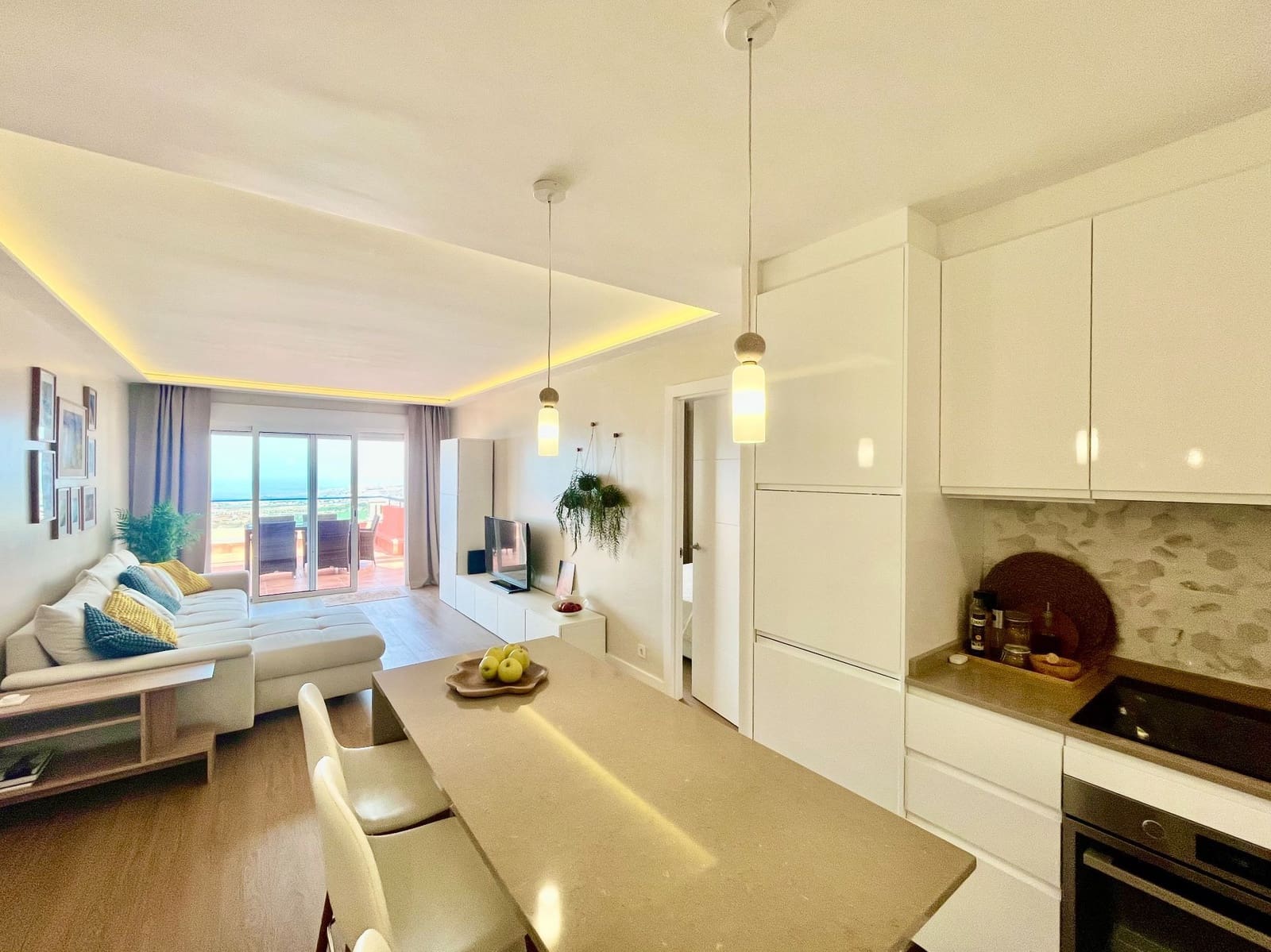 2 soverom Leilighet til salgs i Costa Adeje med svømmebasseng garasje - € 459 000 (Ref: 9996600)