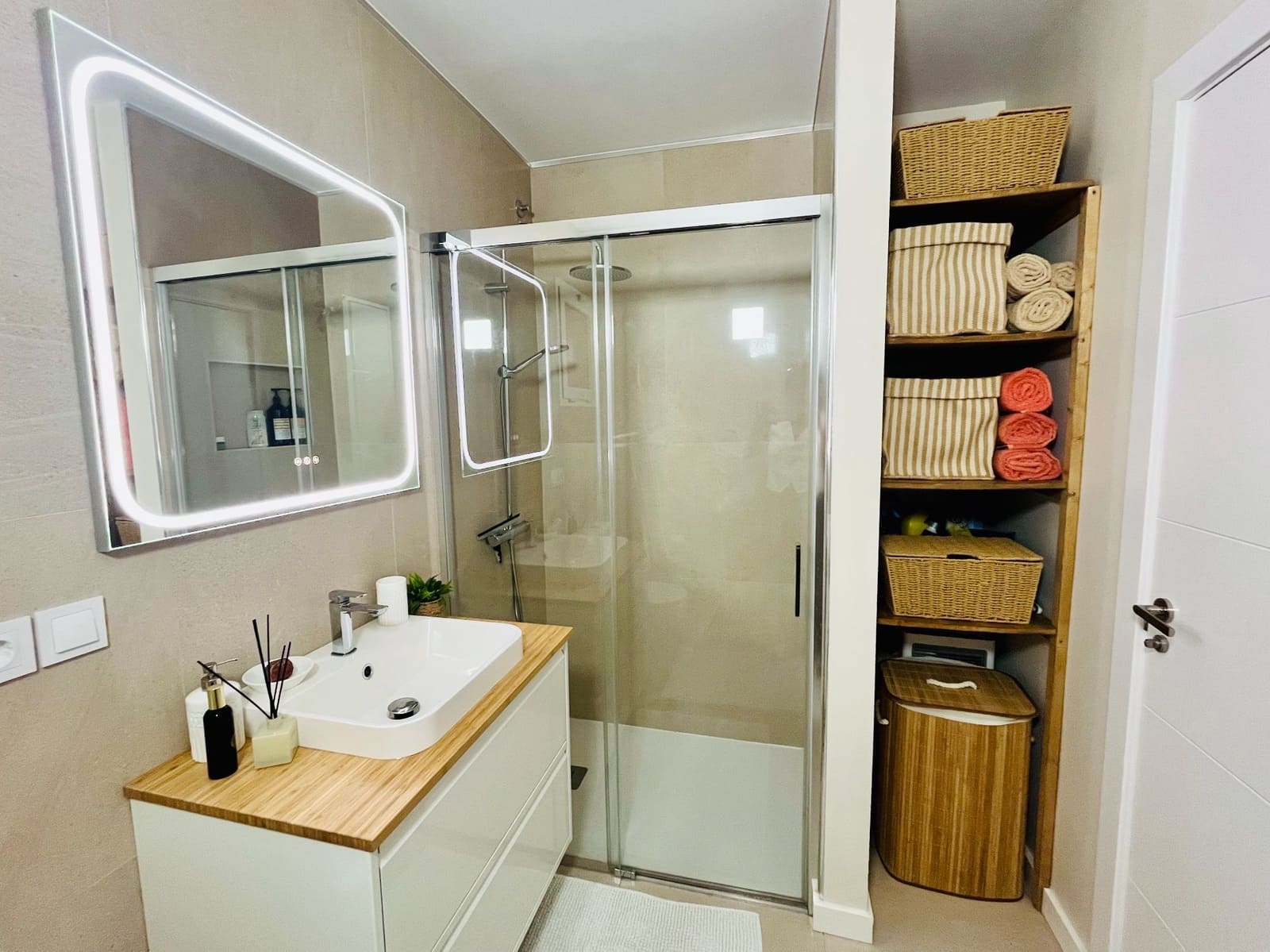 2 soverom Leilighet til salgs i Costa Adeje med svømmebasseng garasje - € 459 000 (Ref: 9996600)
