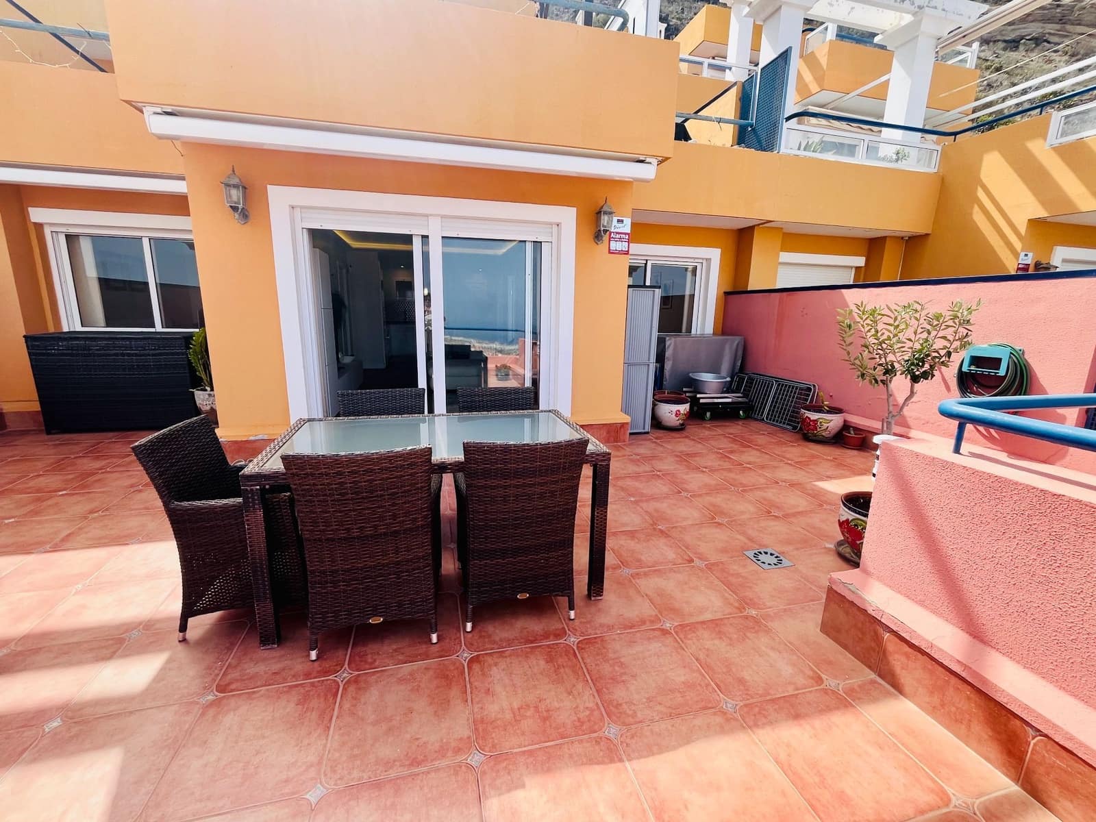 2 soverom Leilighet til salgs i Costa Adeje med svømmebasseng garasje - € 459 000 (Ref: 9996600)