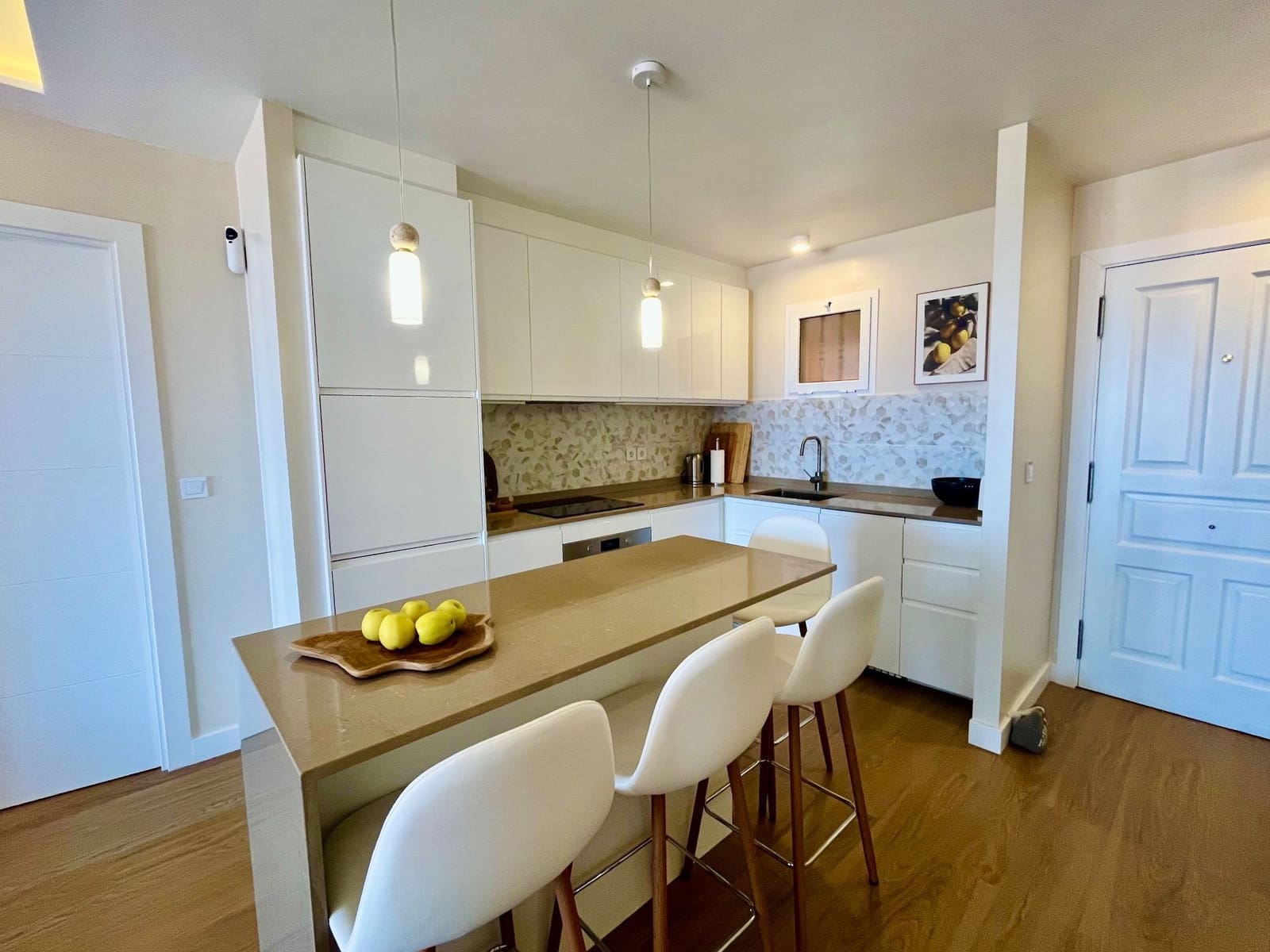 2 soverom Leilighet til salgs i Costa Adeje med svømmebasseng garasje - € 459 000 (Ref: 9996600)