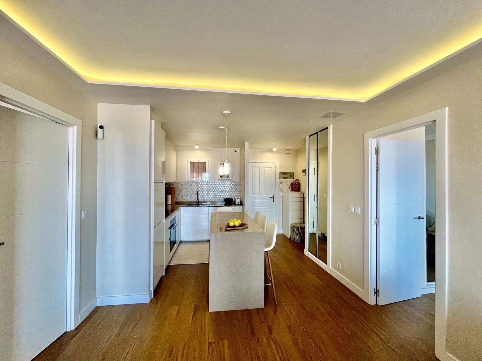 2 soverom Leilighet til salgs i Costa Adeje med svømmebasseng garasje - € 459 000 (Ref: 9996600)
