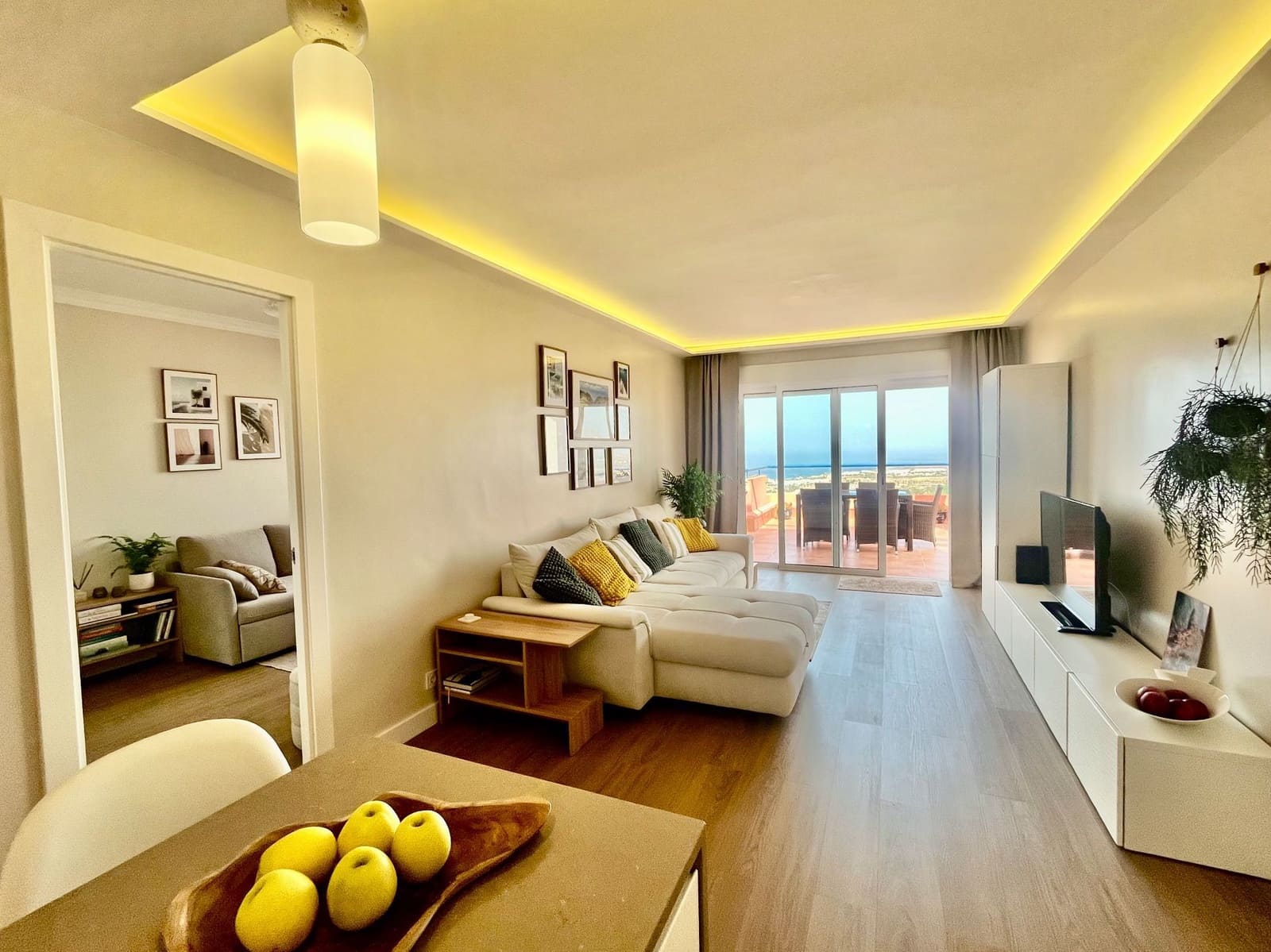 2 soverom Leilighet til salgs i Costa Adeje med svømmebasseng garasje - € 459 000 (Ref: 9996600)
