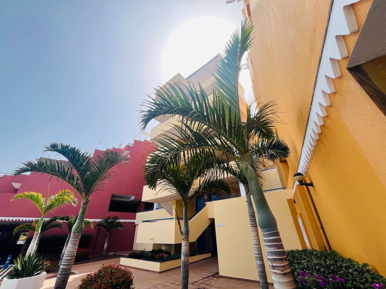 2 soverom Leilighet til salgs i Costa Adeje med svømmebasseng garasje - € 459 000 (Ref: 9996600)