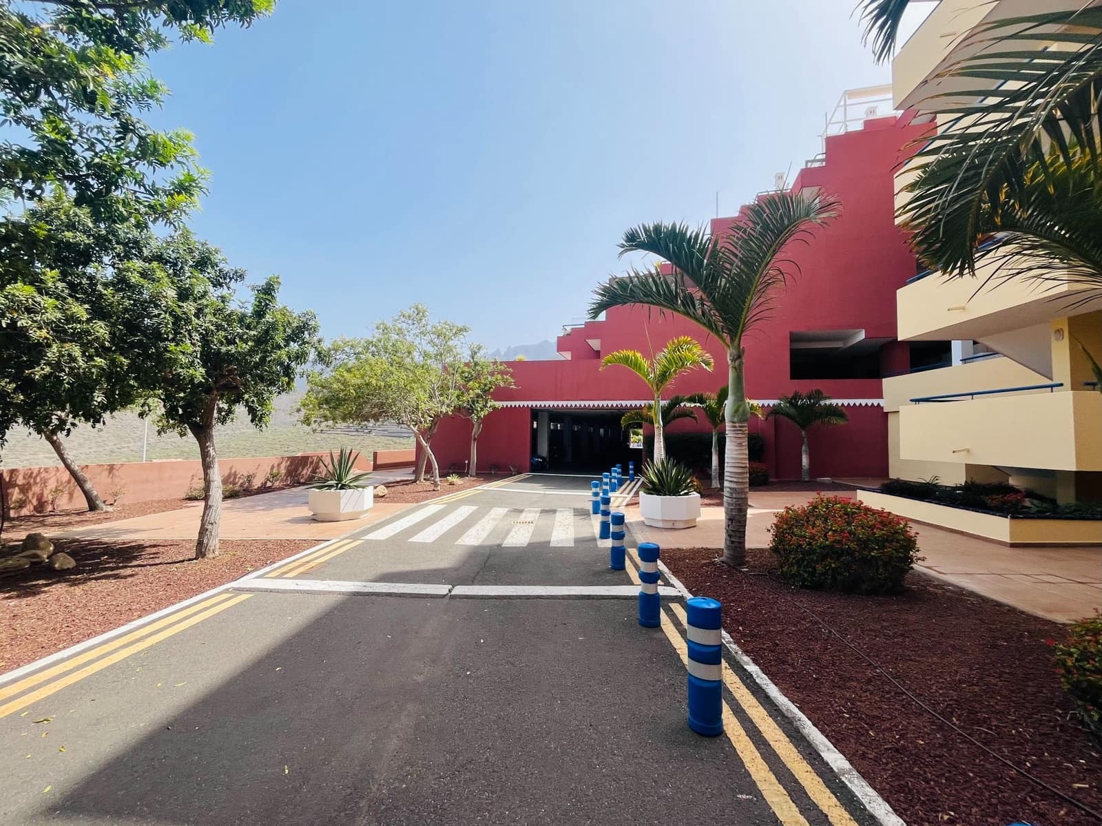 2 soverom Leilighet til salgs i Costa Adeje med svømmebasseng garasje - € 459 000 (Ref: 9996600)