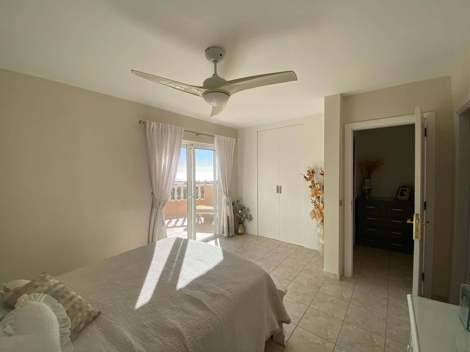 2 soveværelse Villa til salg i Costa Adeje med swimmingpool garage - € 450.000 (Ref: 9998064)