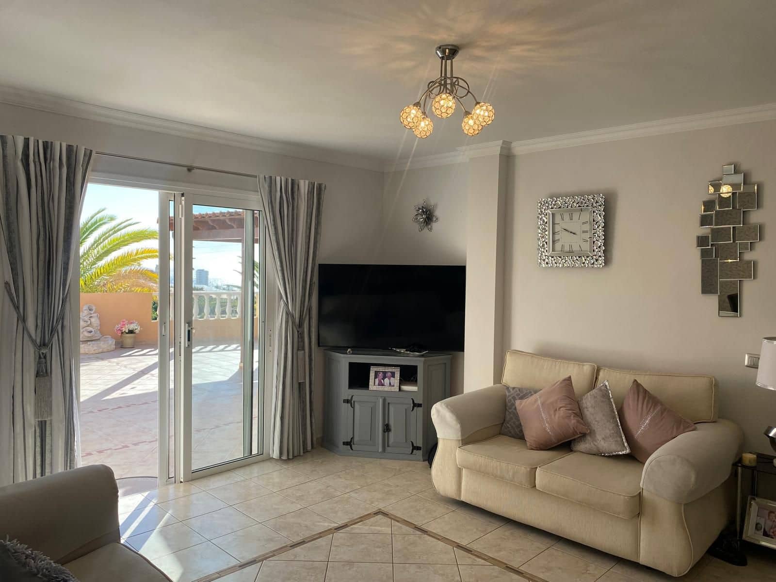 2 soveværelse Villa til salg i Costa Adeje med swimmingpool garage - € 450.000 (Ref: 9998064)
