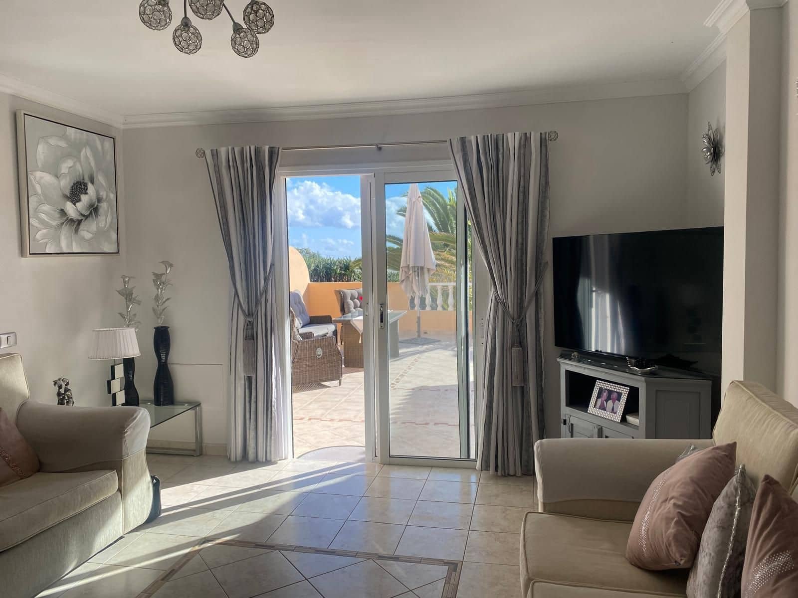 2 soveværelse Villa til salg i Costa Adeje med swimmingpool garage - € 450.000 (Ref: 9998064)