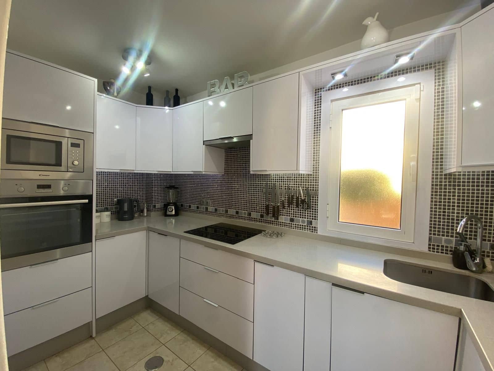 2 soveværelse Villa til salg i Costa Adeje med swimmingpool garage - € 450.000 (Ref: 9998064)
