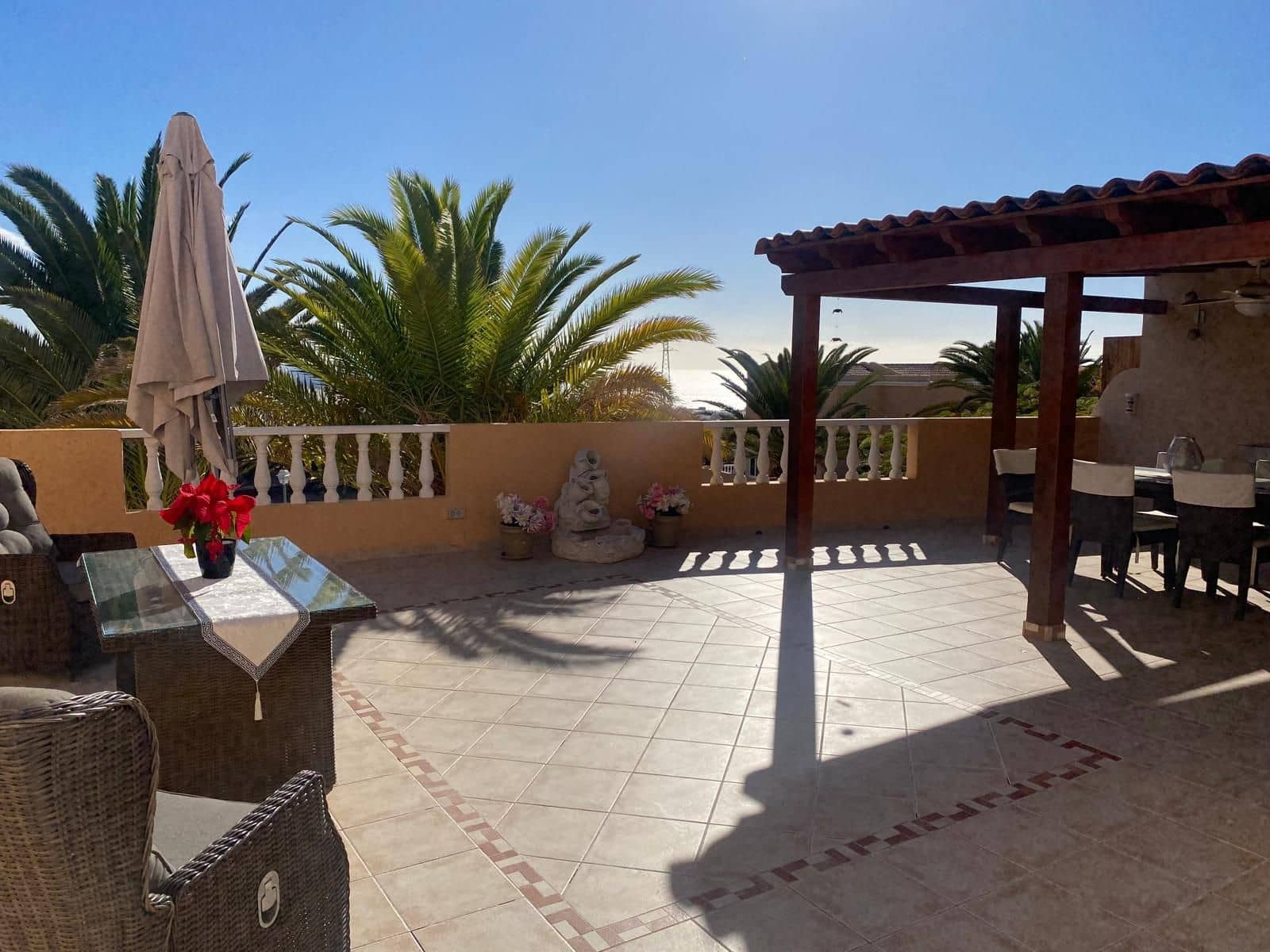 2 soveværelse Villa til salg i Costa Adeje med swimmingpool garage - € 450.000 (Ref: 9998064)