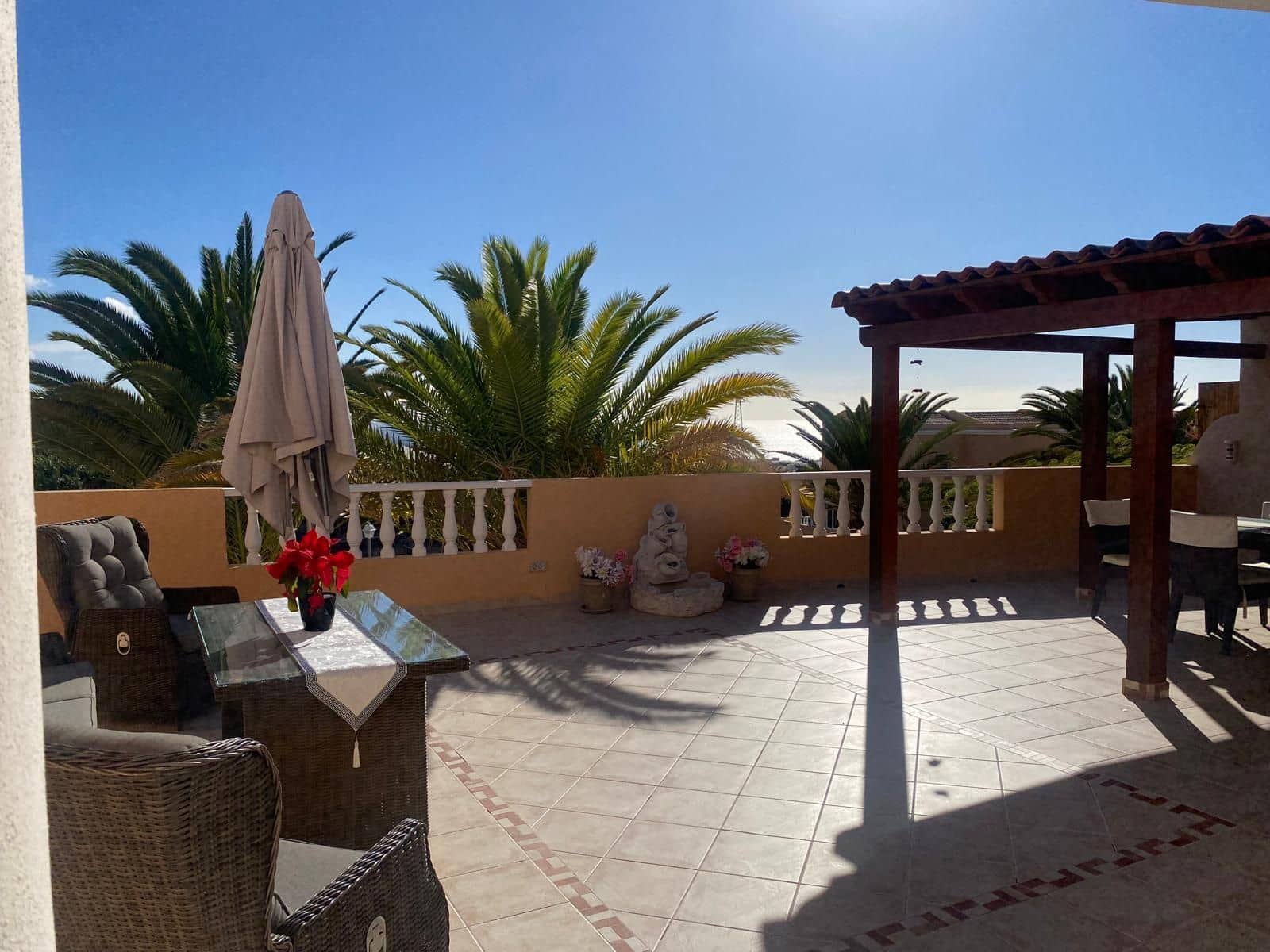 2 soveværelse Villa til salg i Costa Adeje med swimmingpool garage - € 450.000 (Ref: 9998064)